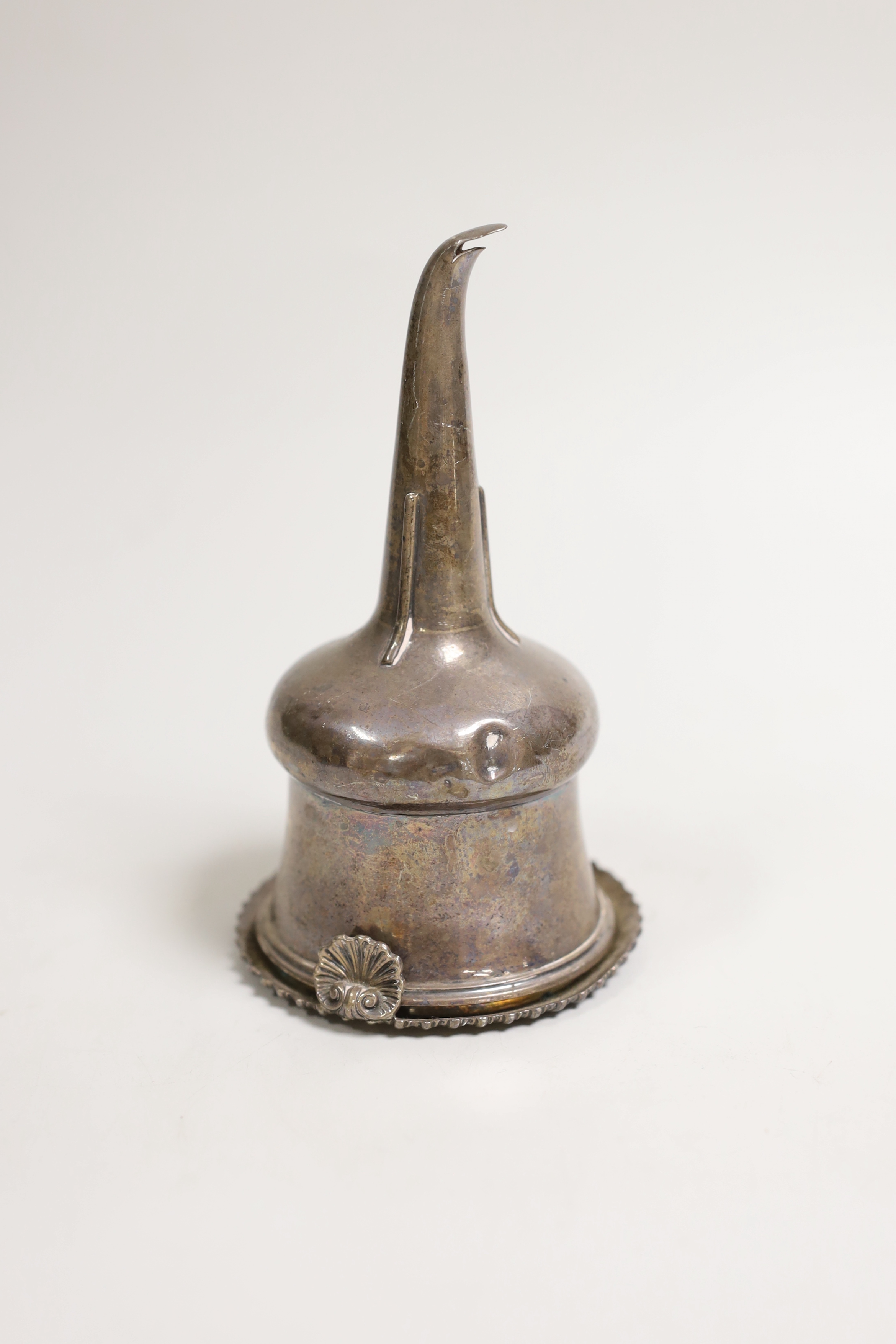 A George III silver wine funnel, with gadrooned border, marks rubbed, possibly Emes & Barnard, circa 1810, 14.1cm, 5.4oz.